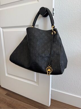 Louis Vuitton noir ARTSY GM